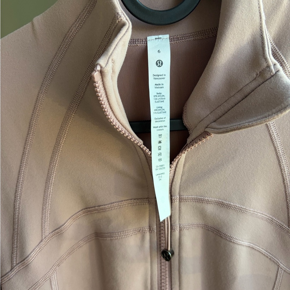 NWT lululemon athletica Define Jacket Size 6 Twilight Rose